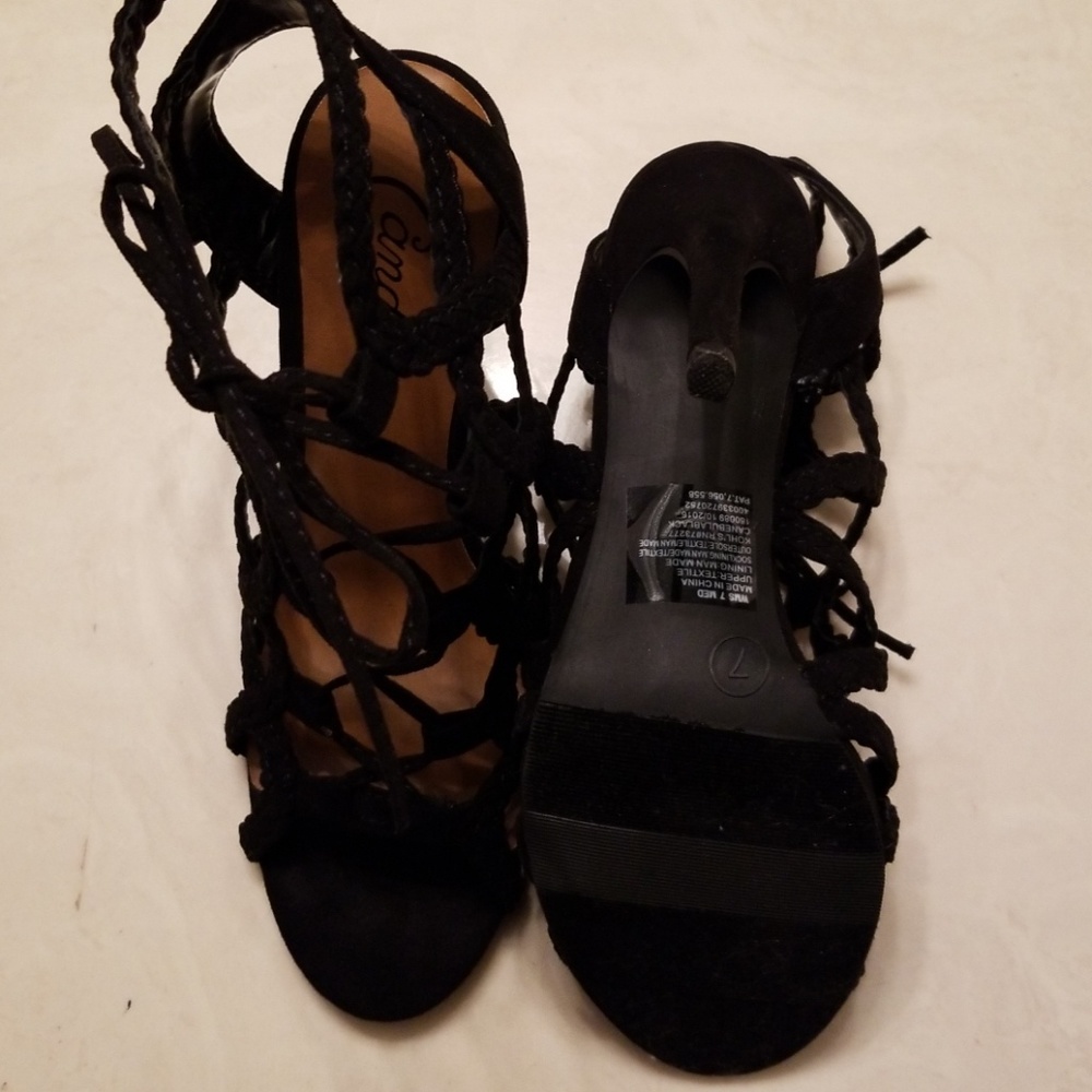 Shoes - Picture 3 of 4